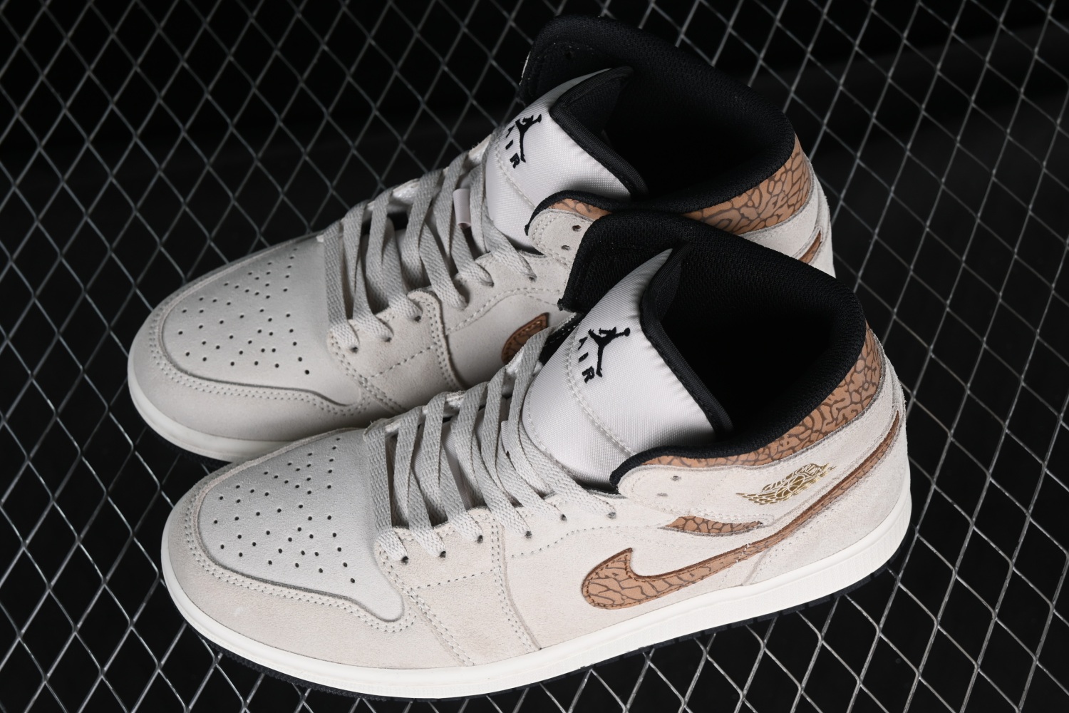Jordan 1 Mid SE Brown Elephant DZ4129-102