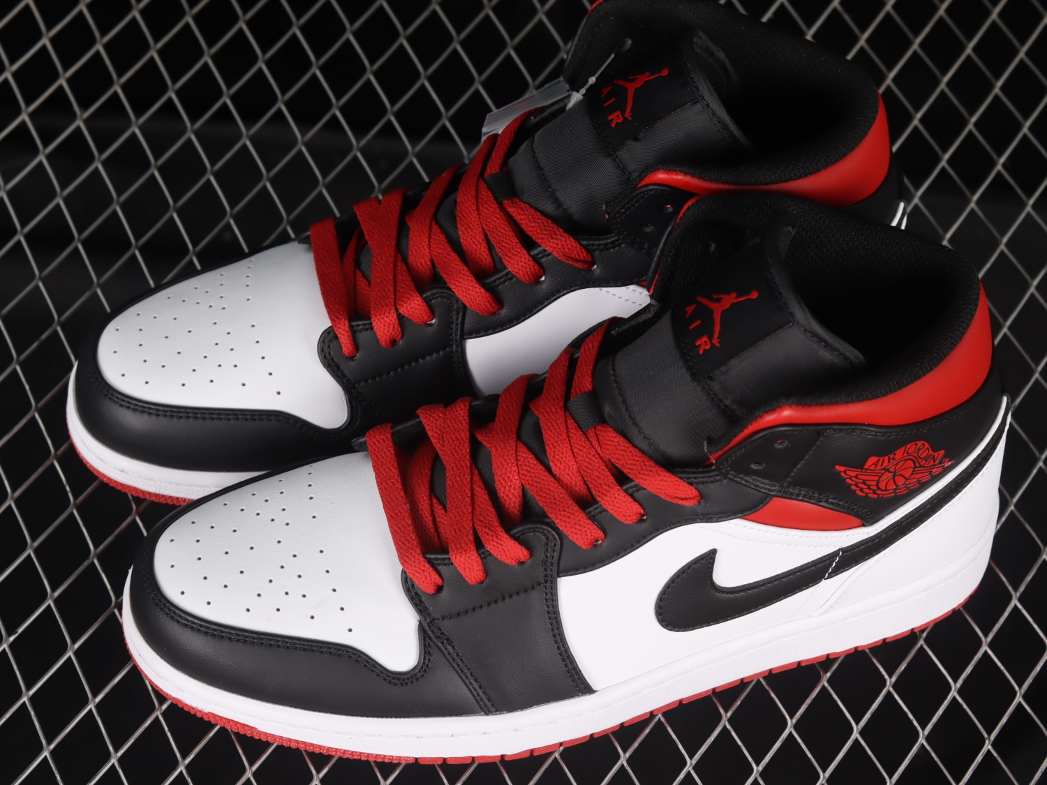 Jordan 1 Mid Gym Red Black Toe DQ8423-106