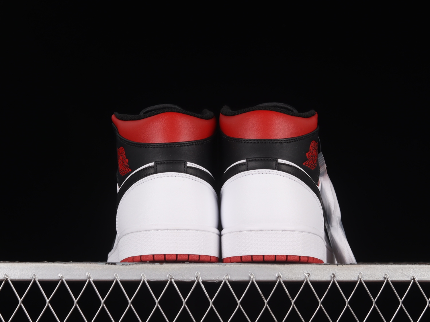Jordan 1 Mid Gym Red Black Toe DQ8423-106