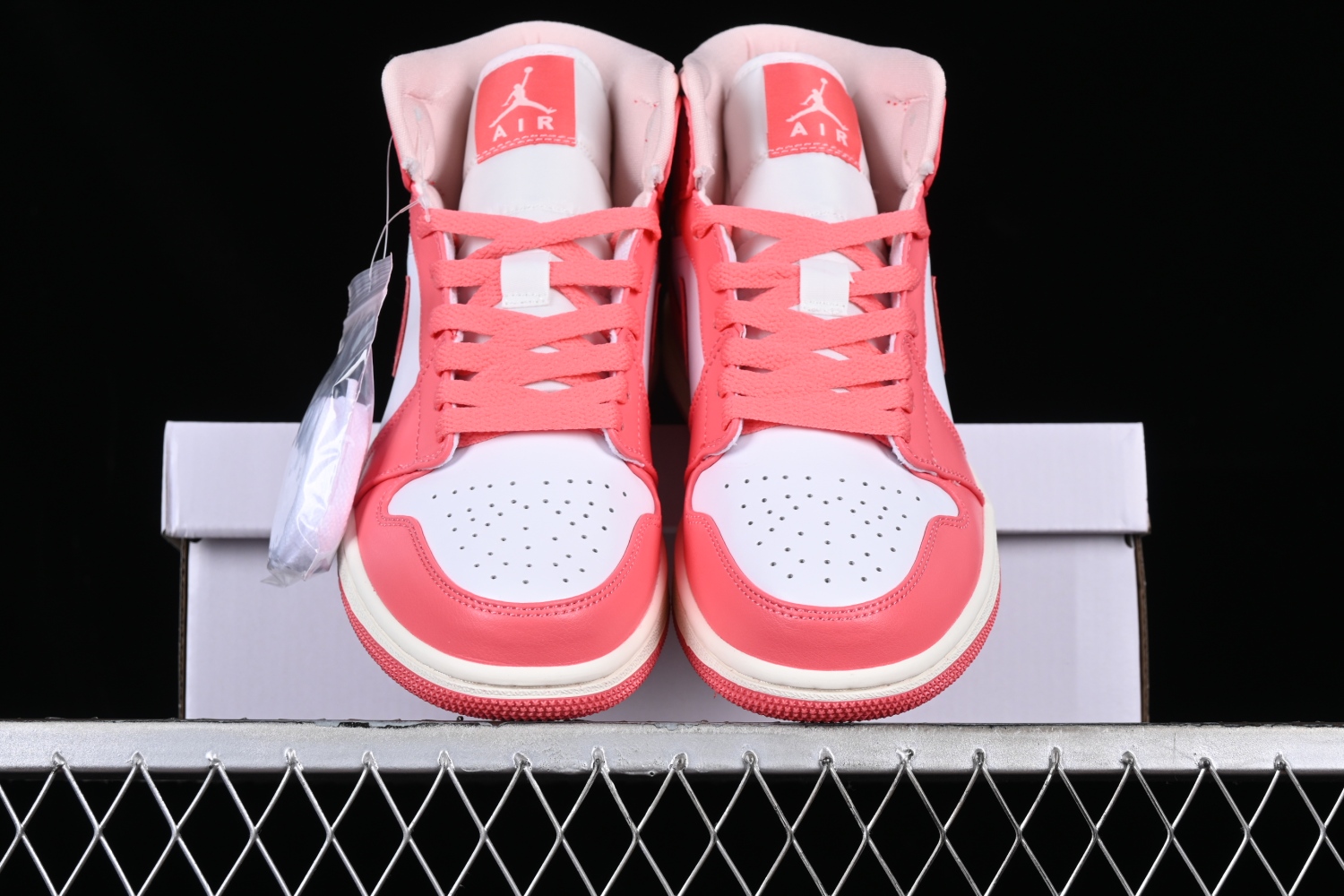 Jordan 1 Mid Strawberries and Cream BQ6472-186