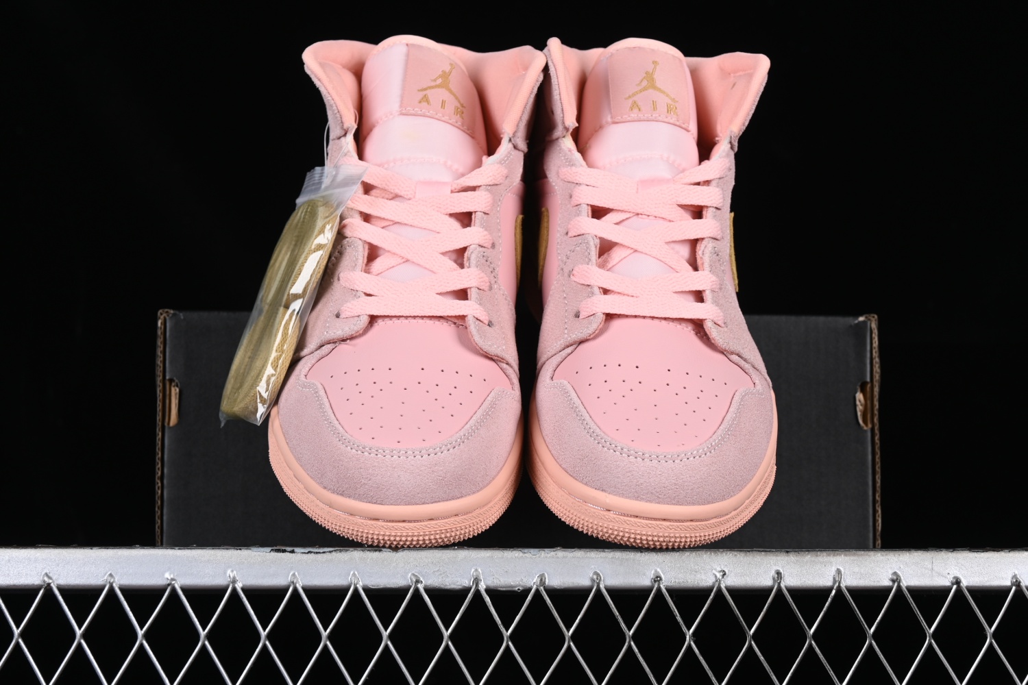 Jordan 1 Mid Coral Gold 852542-600