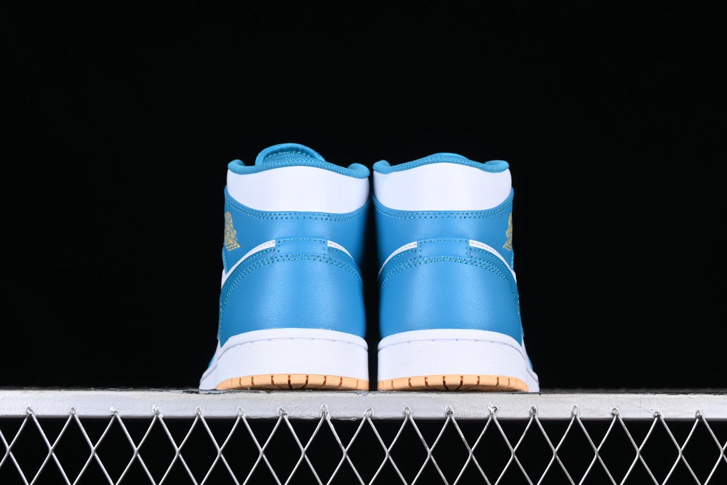 Jordan 1 Mid Aquatone DQ8426-400