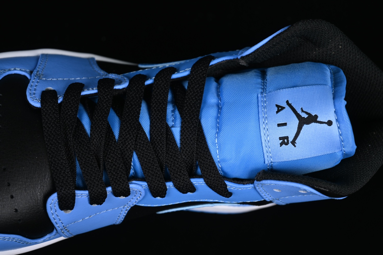 Jordan 1 Mid University Blue Black DQ8426-401