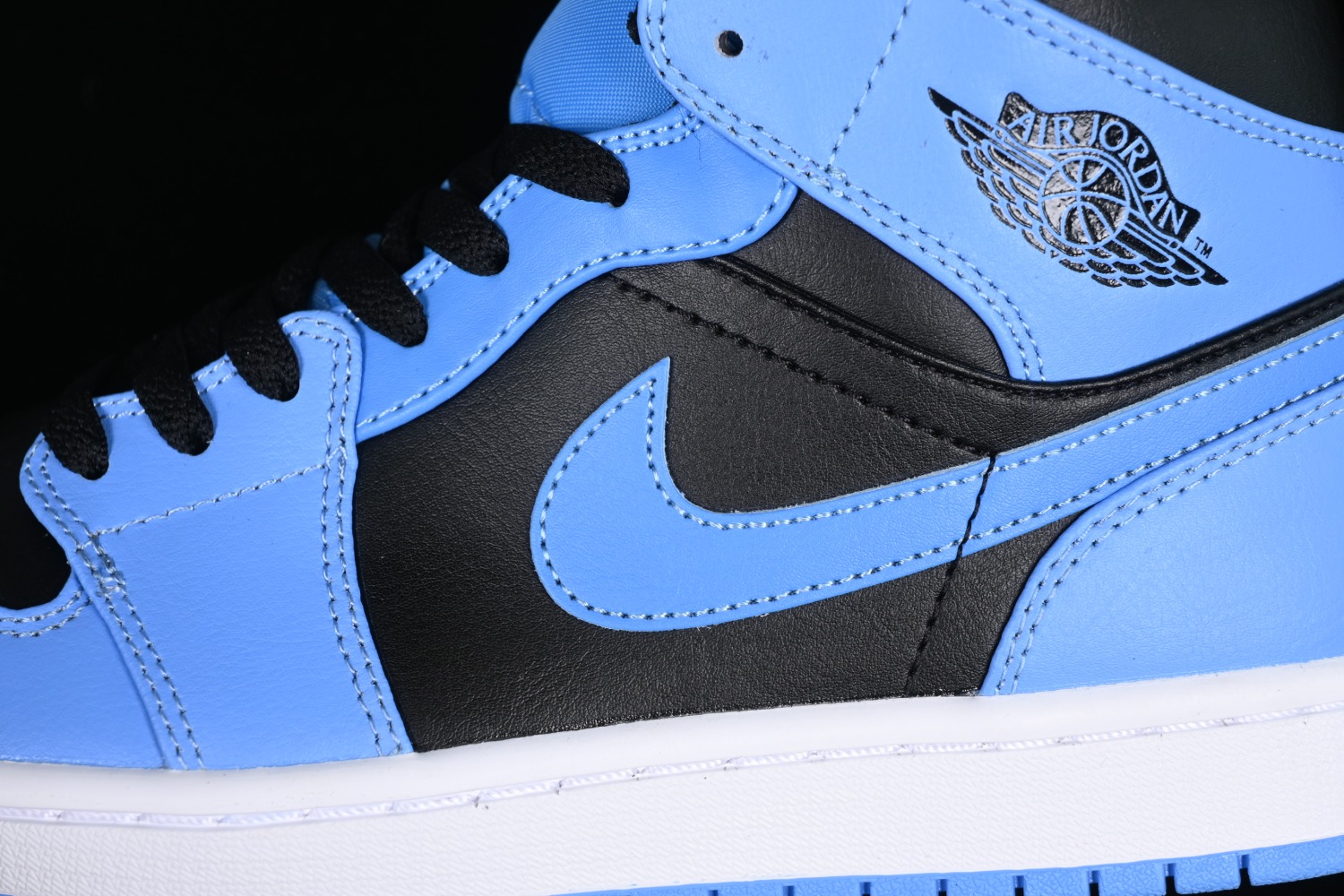 Jordan 1 Mid University Blue Black DQ8426-401