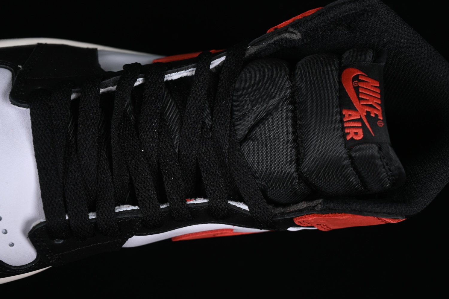 Jordan 1 Retro High Track Red 555088-112