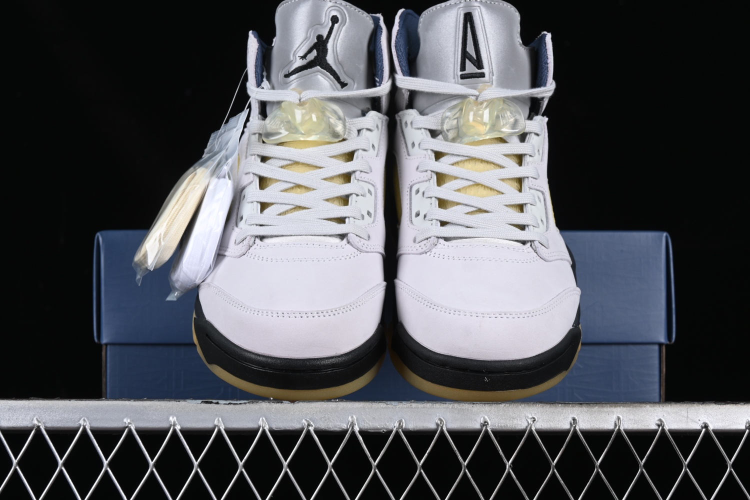 Jordan 5 Retro A Ma Maniére Diffused Blue FZ5758-004