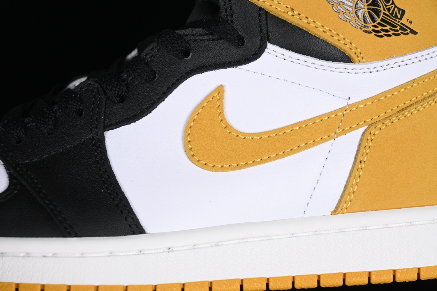 Jordan 1 Retro High Yellow Ochre 555088-109