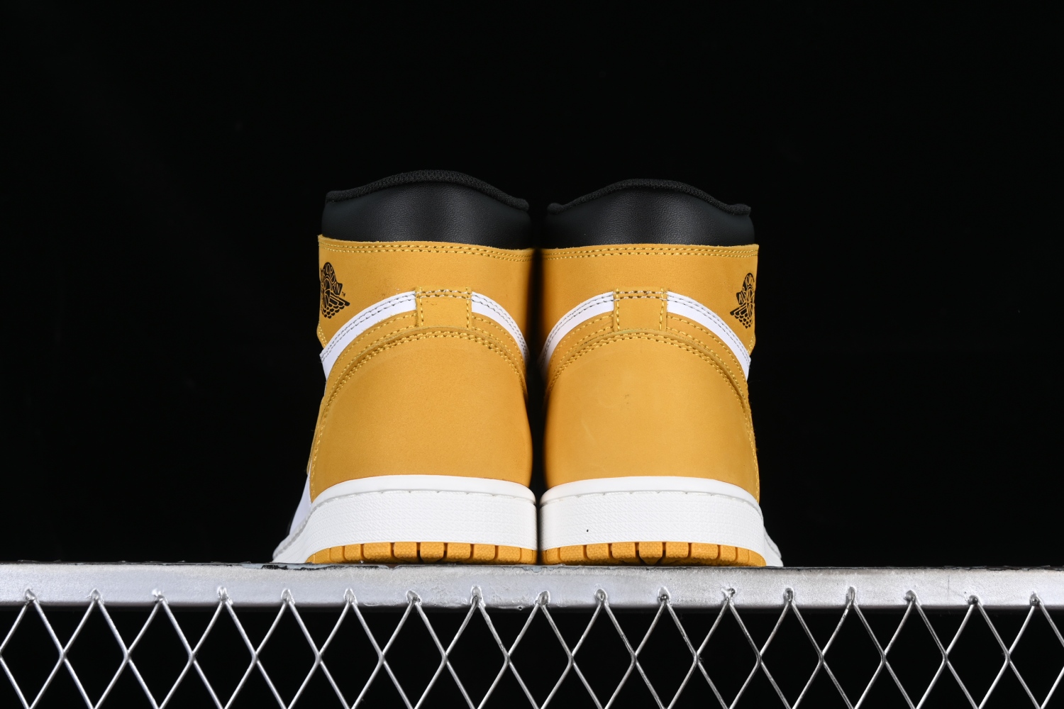 Jordan 1 Retro High Yellow Ochre 555088-109