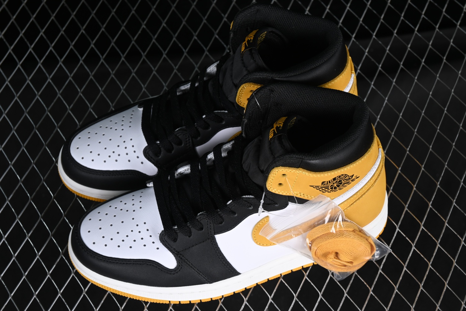 Jordan 1 Retro High Yellow Ochre 555088-109