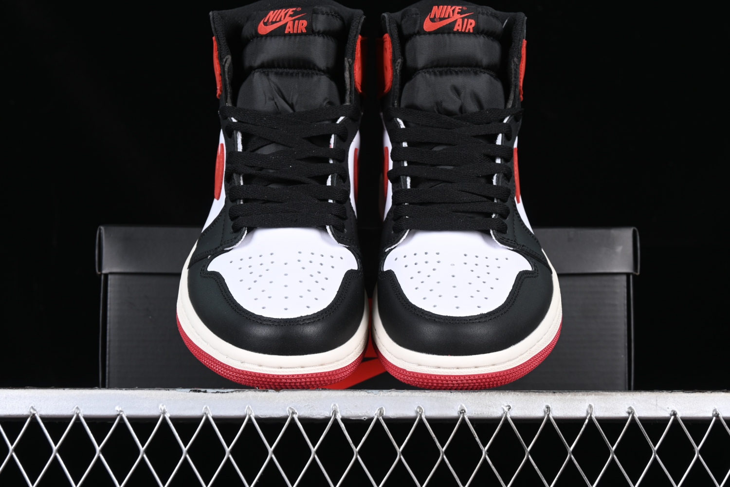 Jordan 1 Retro High Track Red 555088-112