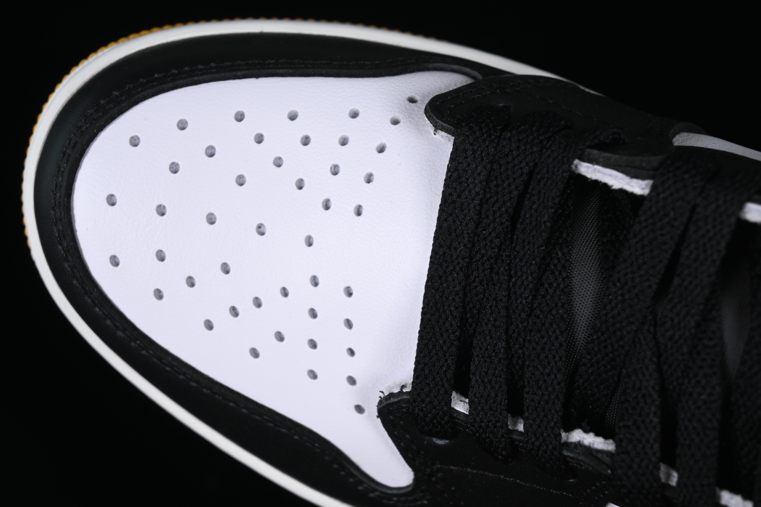 Jordan 1 Retro High Yellow Ochre 555088-109