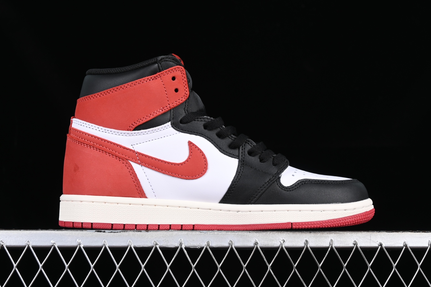 Jordan 1 Retro High Track Red 555088-112