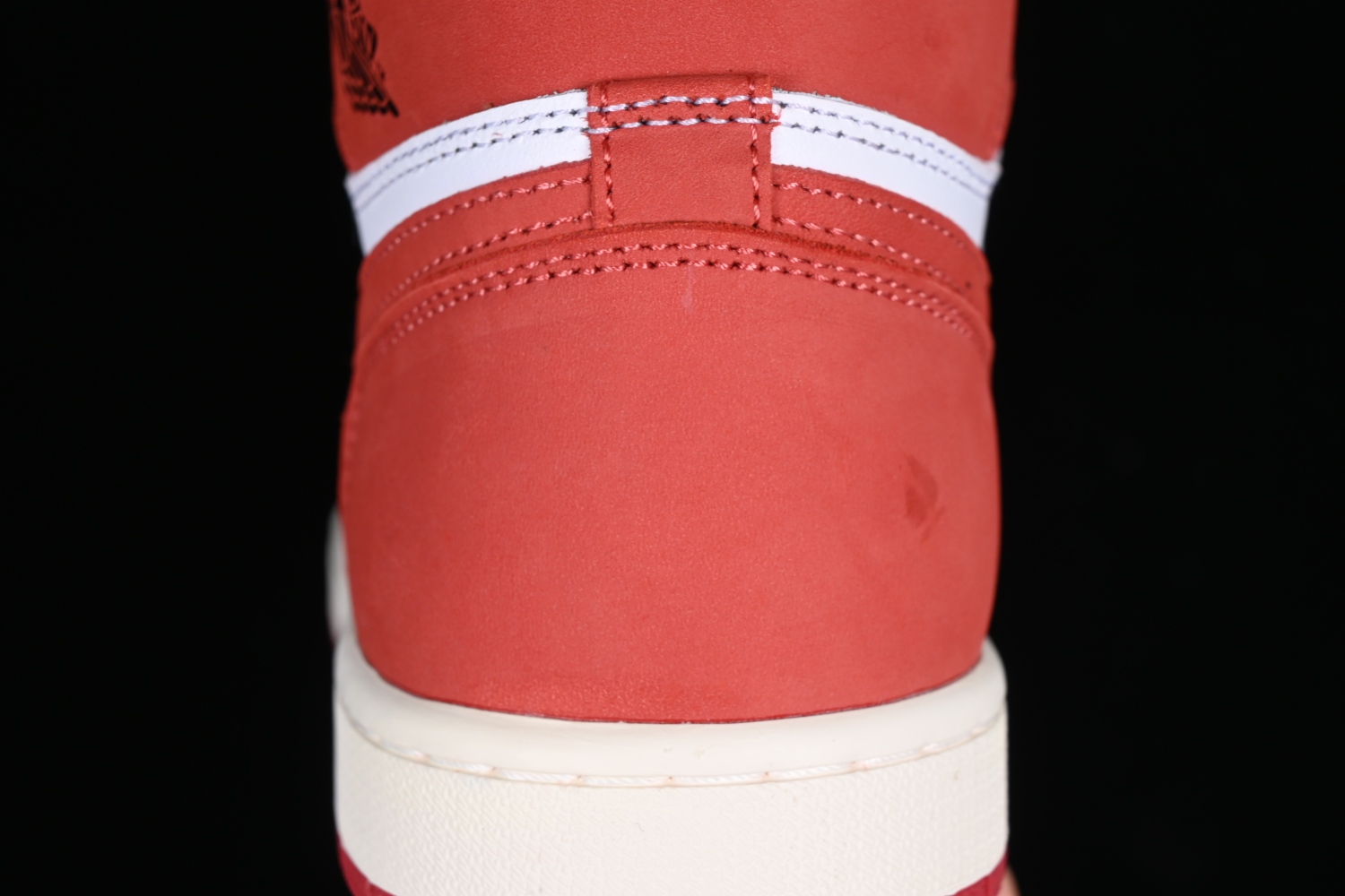 Jordan 1 Retro High Track Red 555088-112