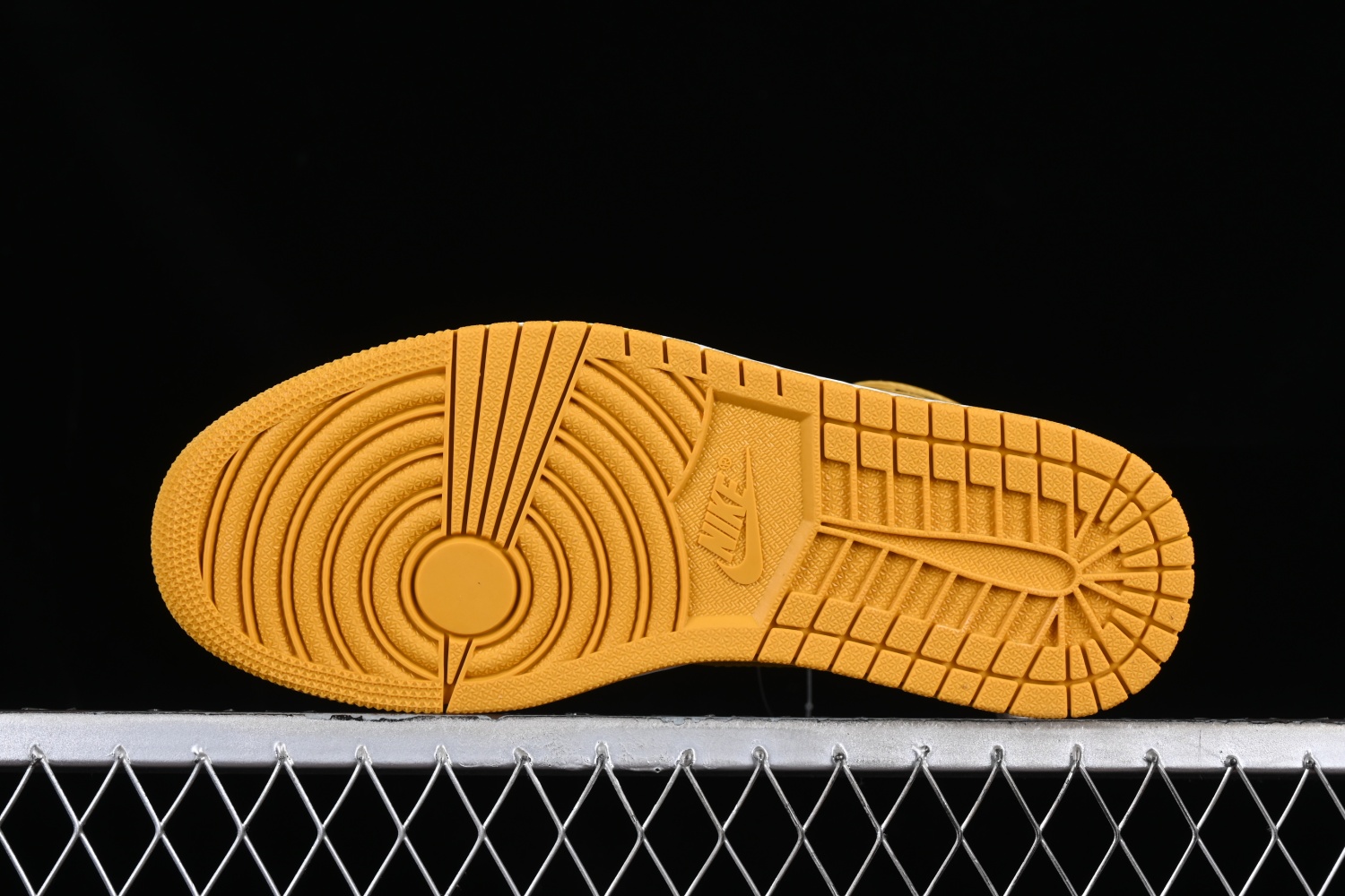 Jordan 1 Retro High Yellow Ochre 555088-109