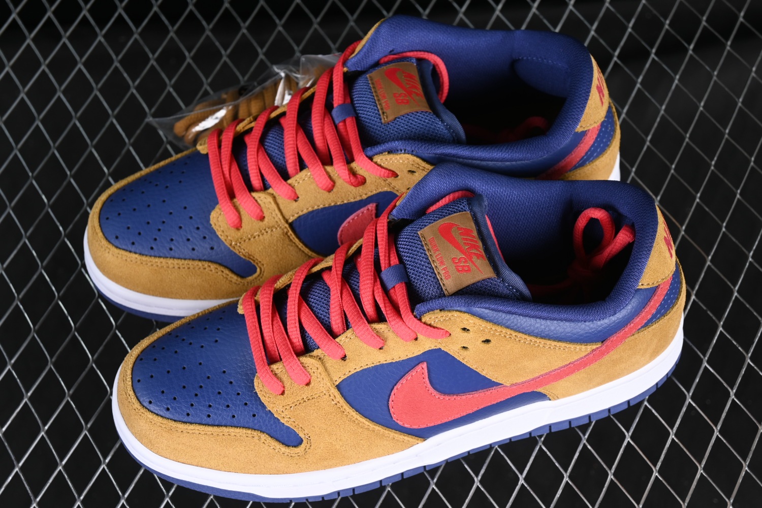 Nike SB Dunk Low Reverse Papa Bear BQ6817-700