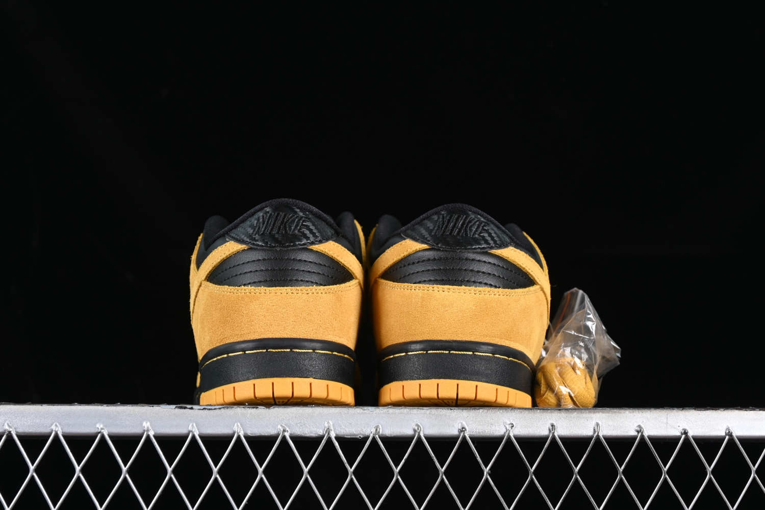 Nike SB Dunk Low Iowa 304292-706