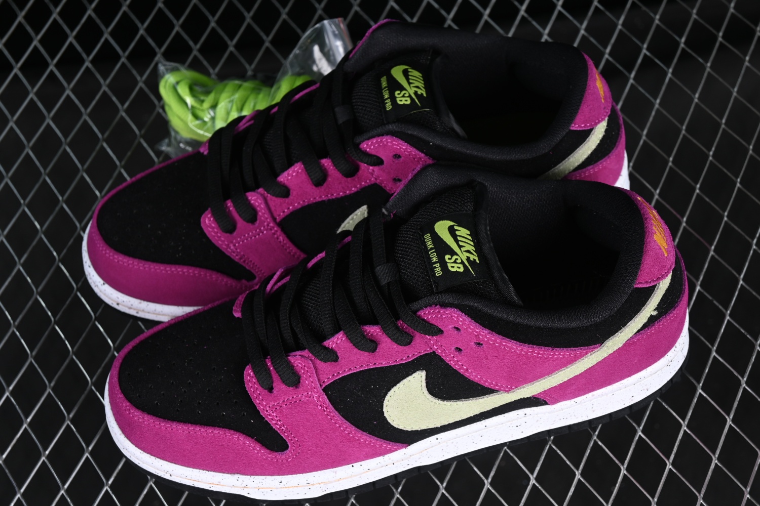 Nike SB Dunk Low Pro ACG Terra Red Plum BQ6817-501