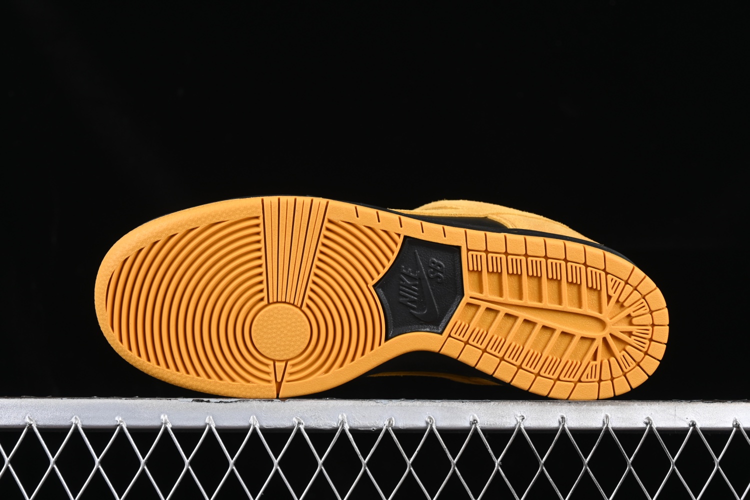 Nike SB Dunk Low Iowa 304292-706