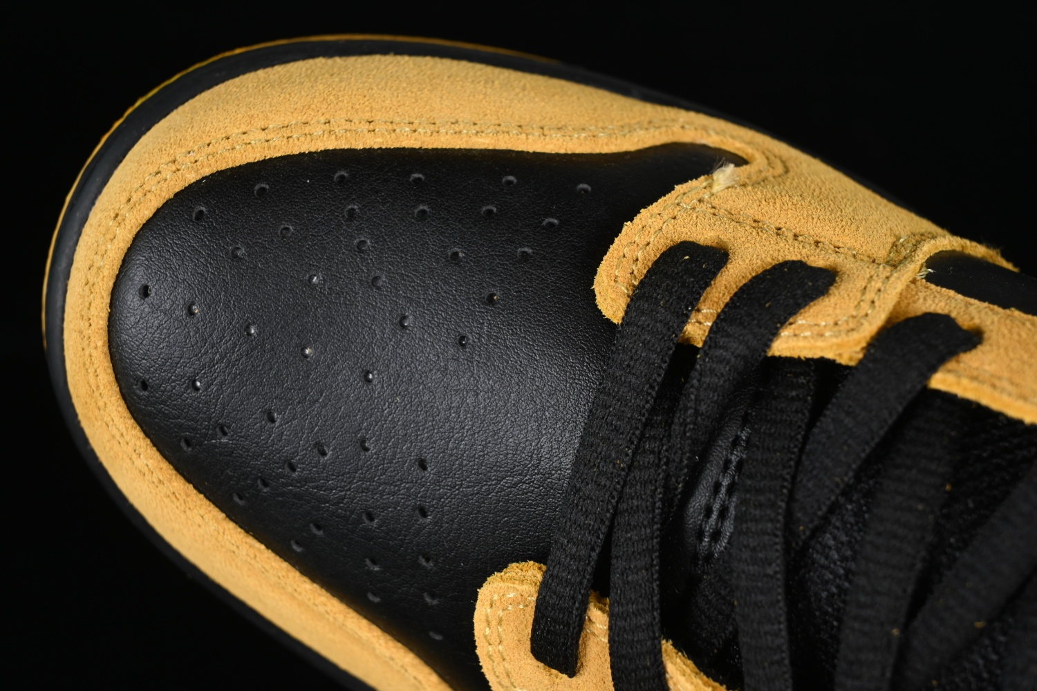 Nike SB Dunk Low Iowa 304292-706