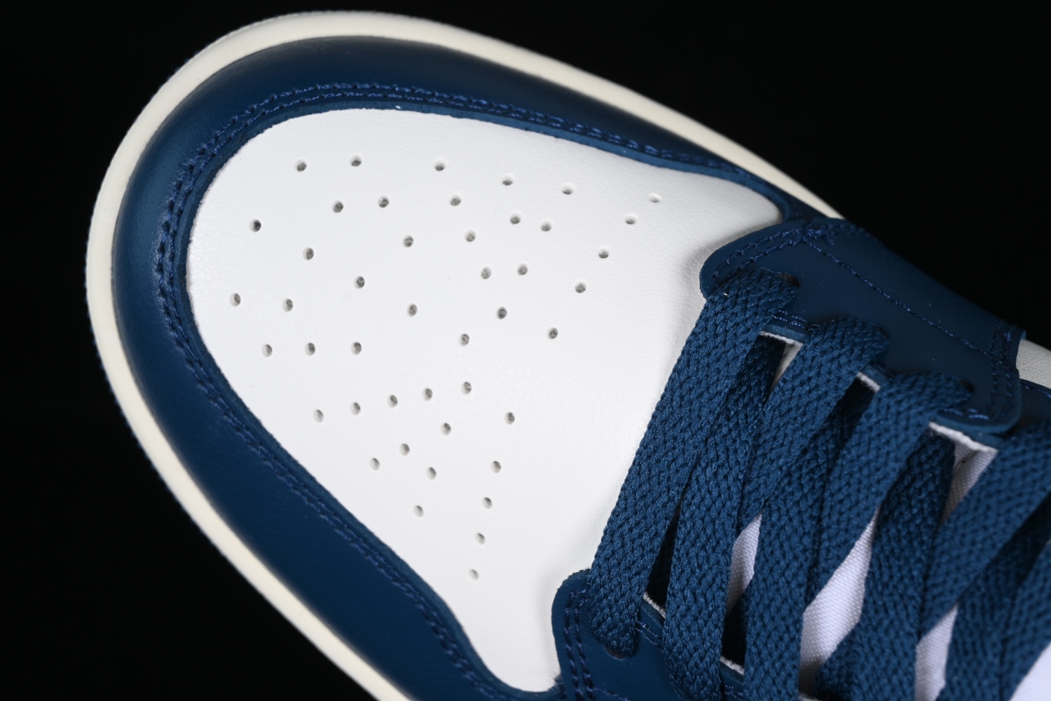 Jordan 1 Mid French Blue BQ6472-414