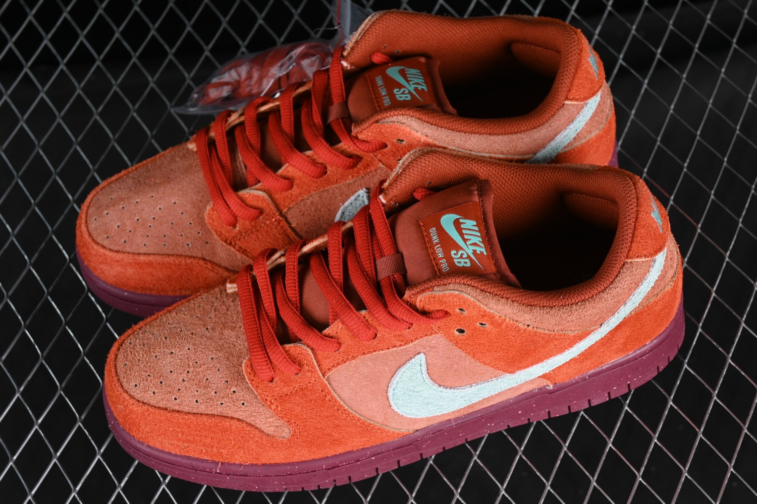 Nike SB Dunk Low Mystic Red Rosewood DV5429-601