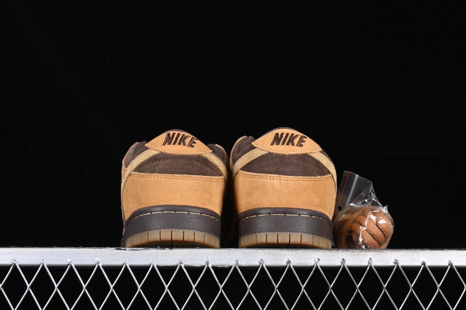 Nike SB Dunk Low Brown Pack 304292-221