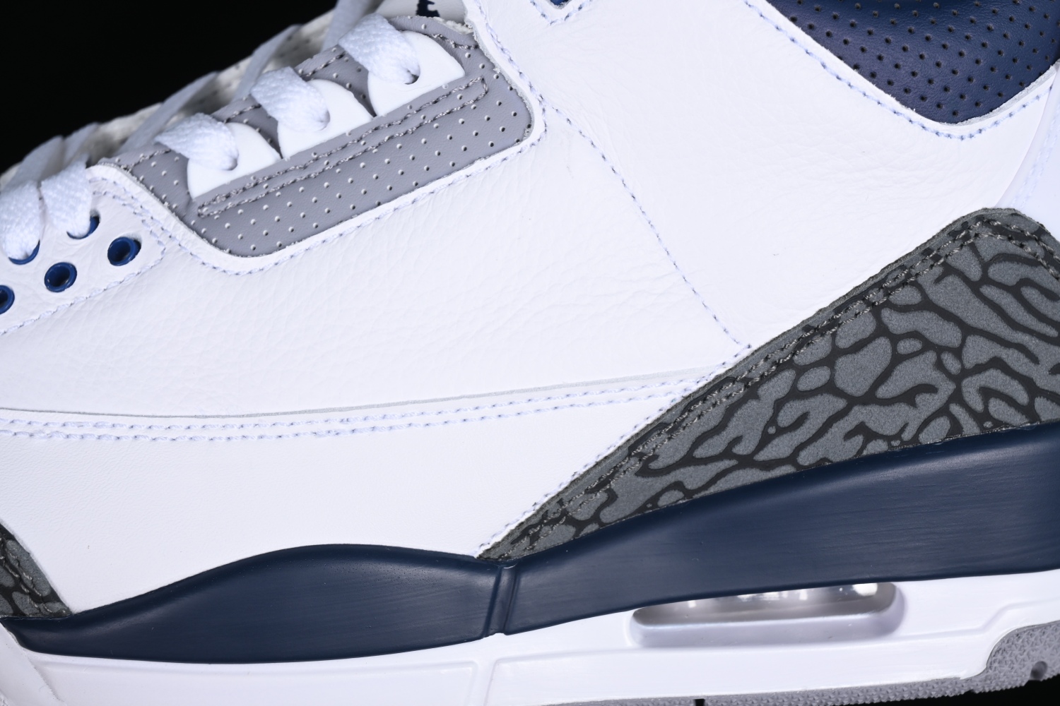 Jordan 3 Retro Midnight Navy CT8532-140