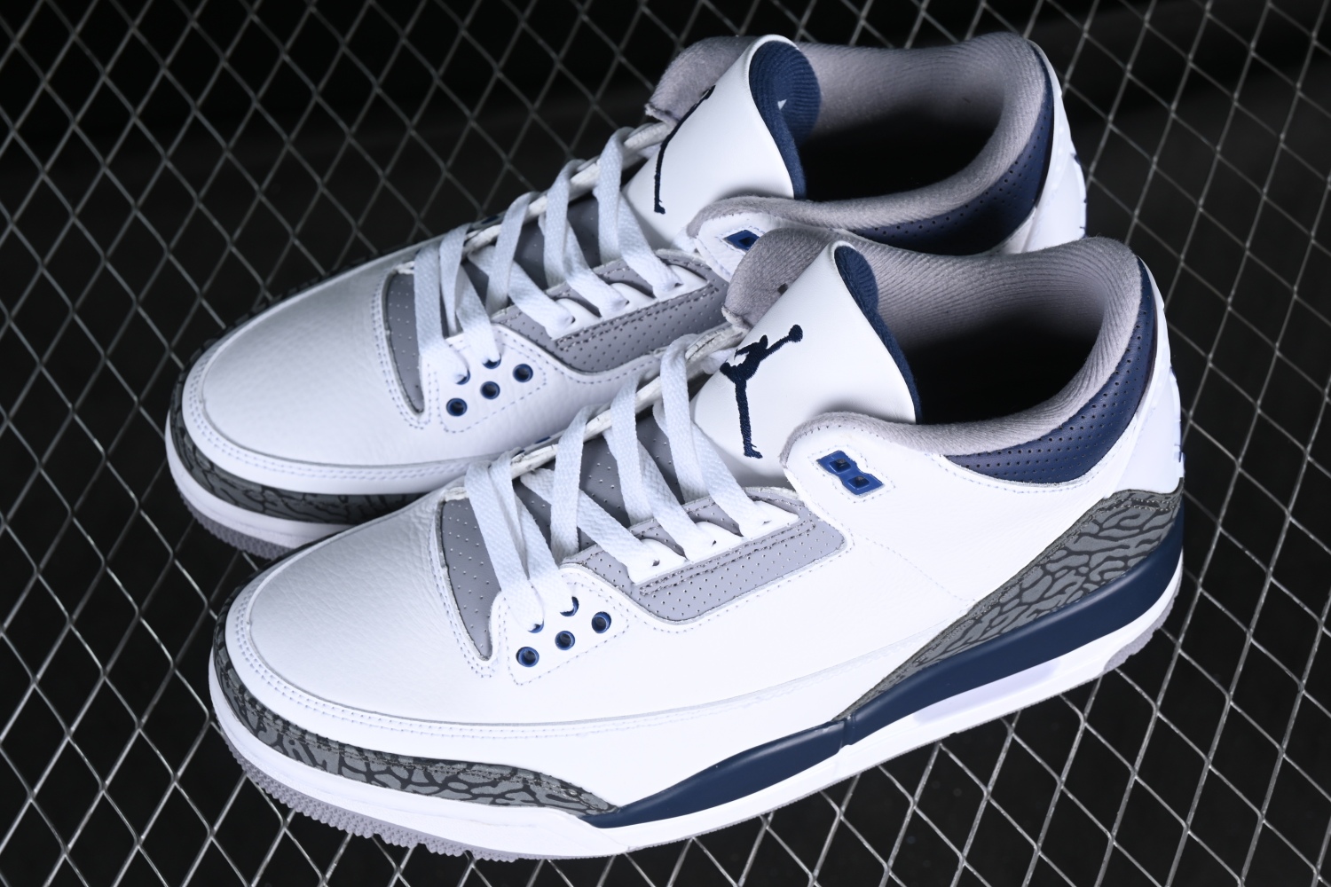 Jordan 3 Retro Midnight Navy CT8532-140
