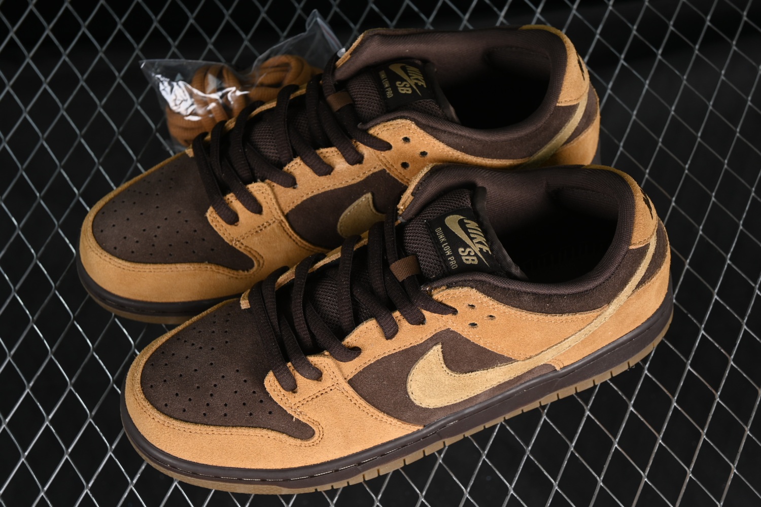 Nike SB Dunk Low Brown Pack 304292-221
