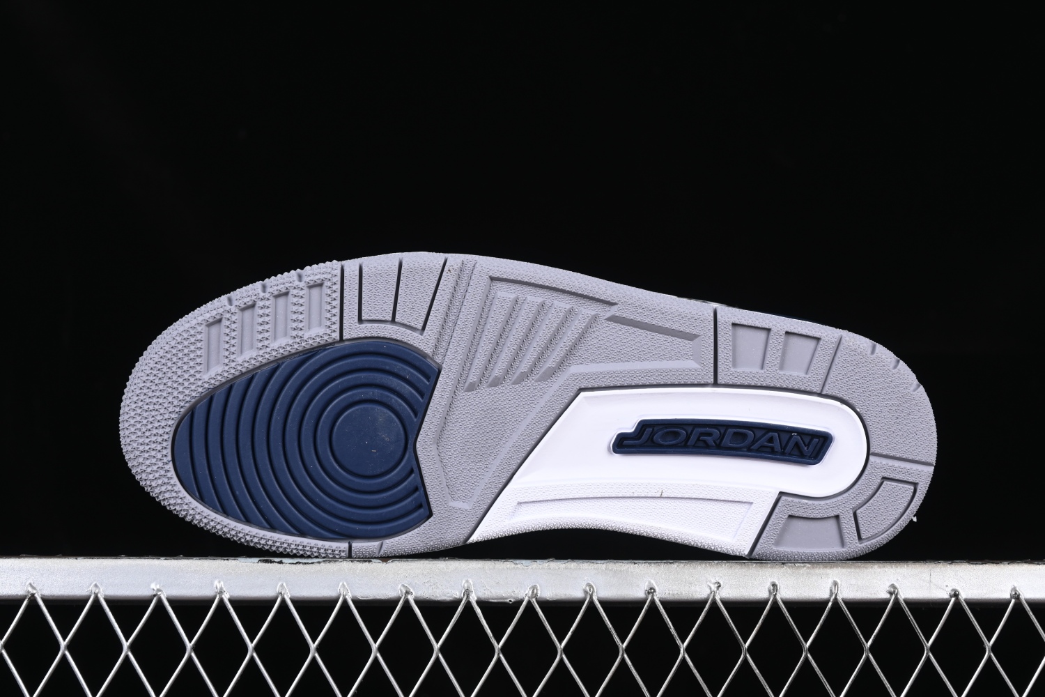 Jordan 3 Retro Midnight Navy CT8532-140