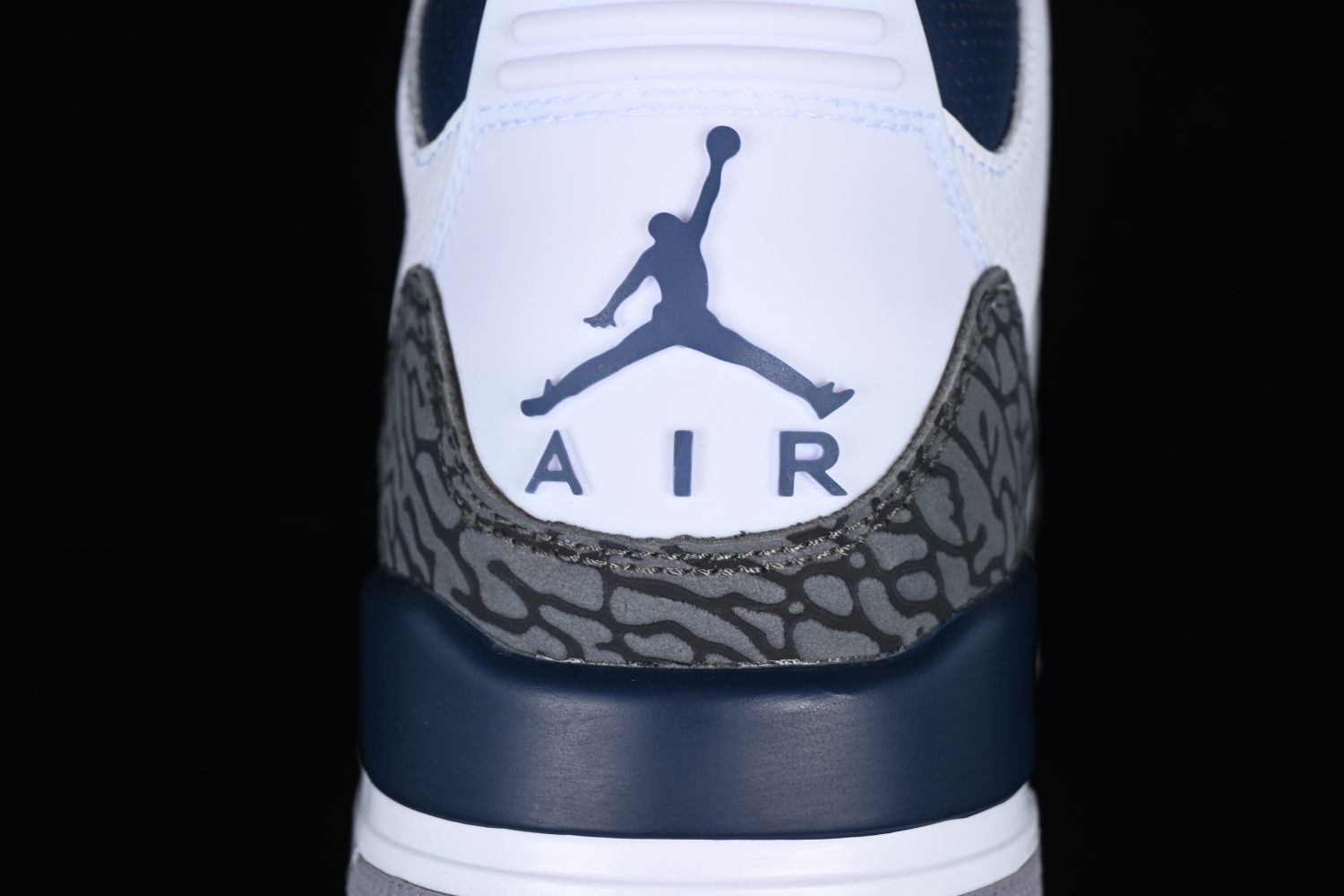Jordan 3 Retro Midnight Navy CT8532-140