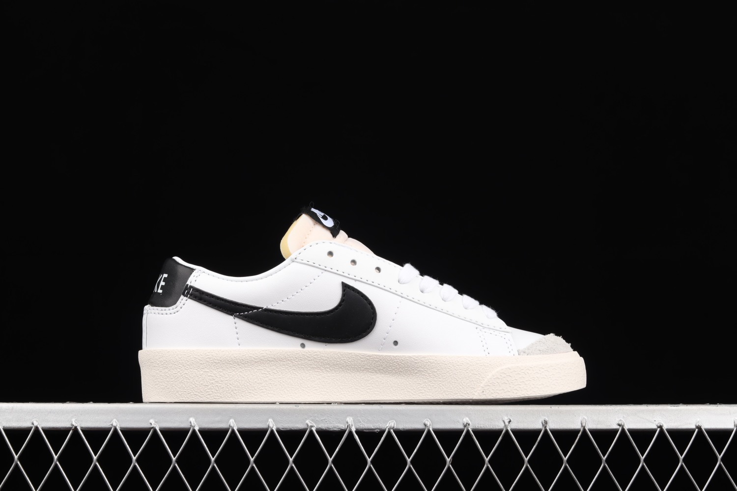 Nike Blazer Low White DC4769-102