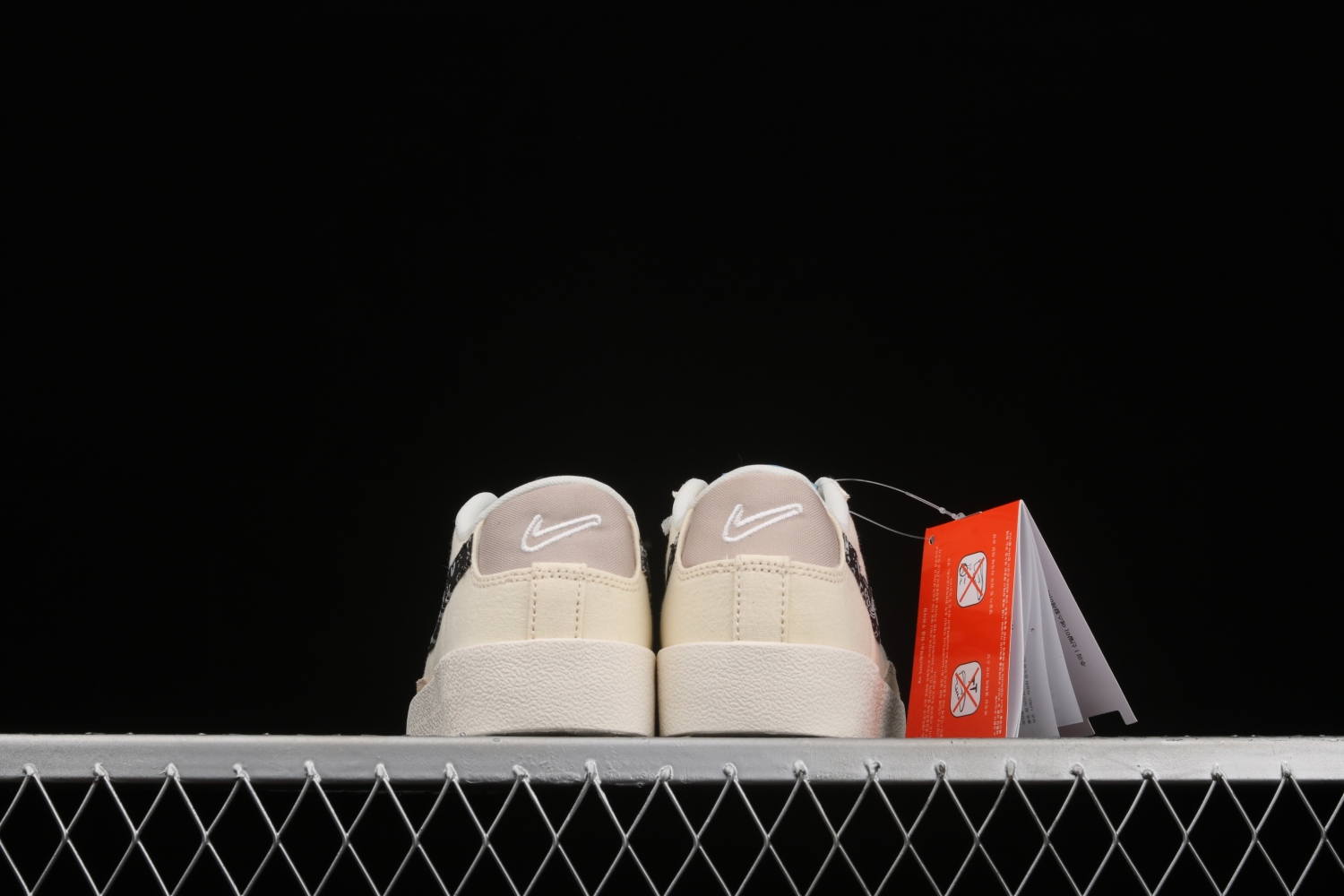 Nike Blazer Low Paisley Swoosh DJ4665-100