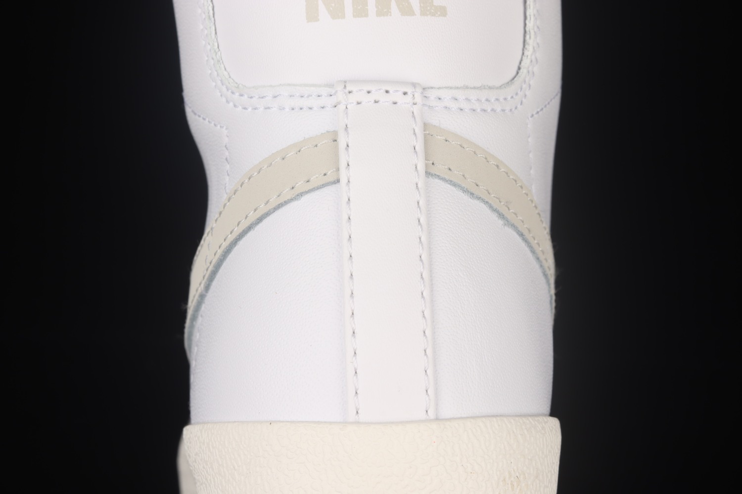 Nike Blazer Mid 