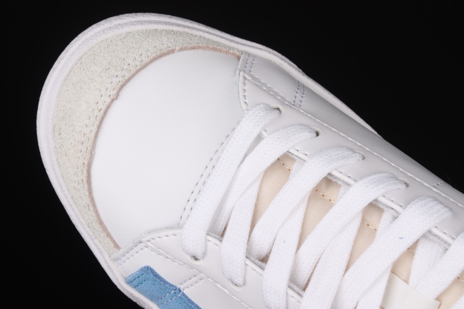 Nike Wmns Blazer Low ´77 DC4769-105