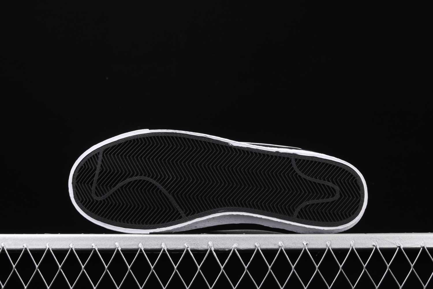 Nike SB Zoom Blazer Mid Black White 864349-002