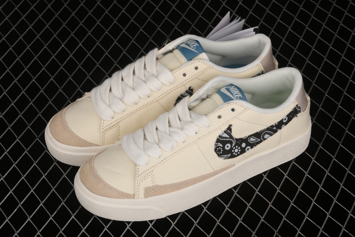Nike Blazer Low Paisley Swoosh DJ4665-100