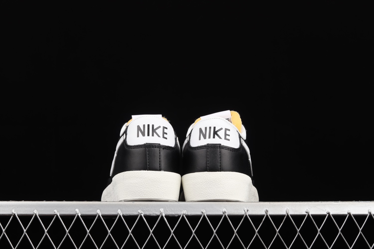 Nike Blazer Low Premium Vintage Suede Black White  538402-004