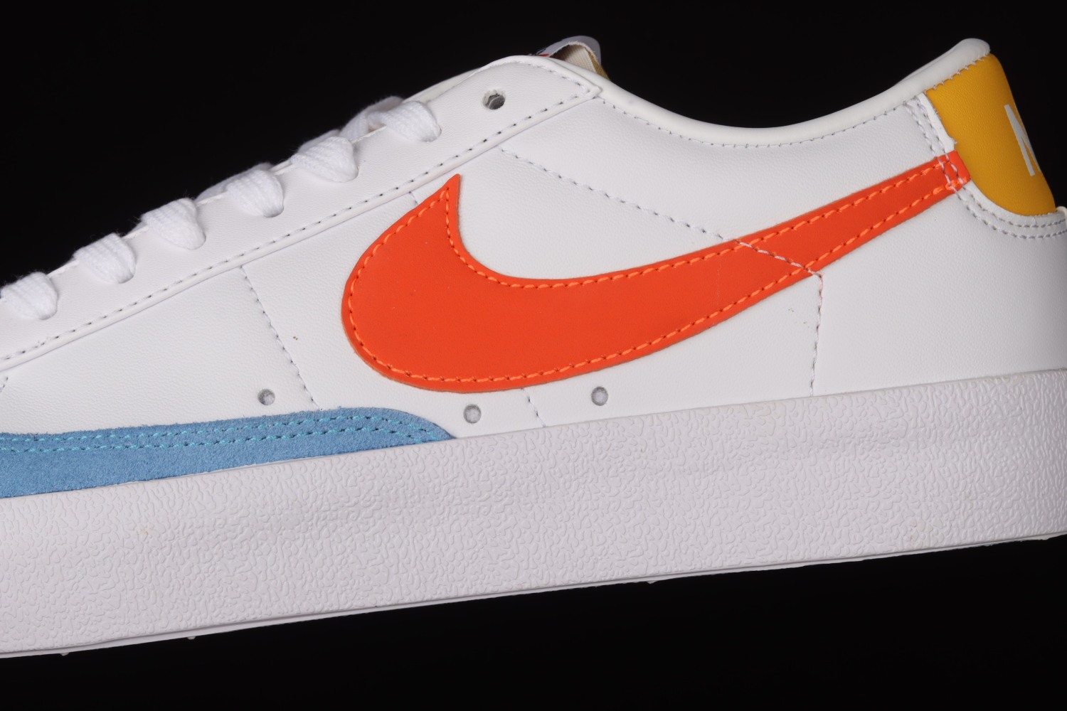 Nike Wmns Blazer Low ´77 DC4769-105