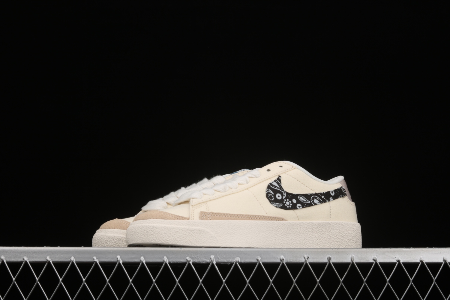 Nike Blazer Low Paisley Swoosh DJ4665-100