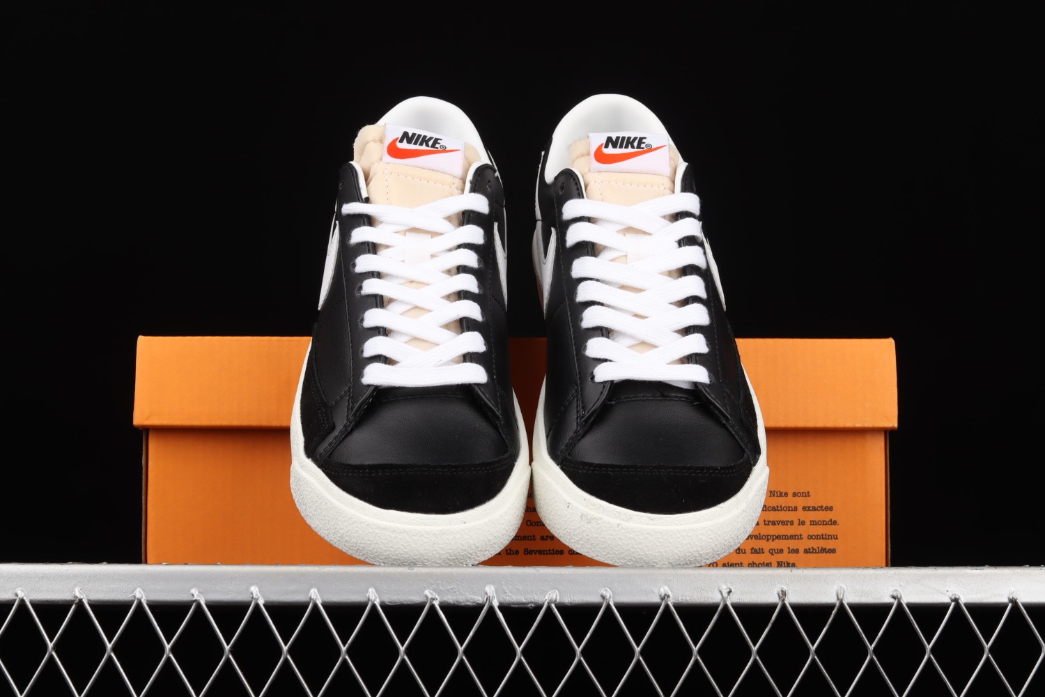 Nike Blazer Low Premium Vintage Suede Black White  538402-004