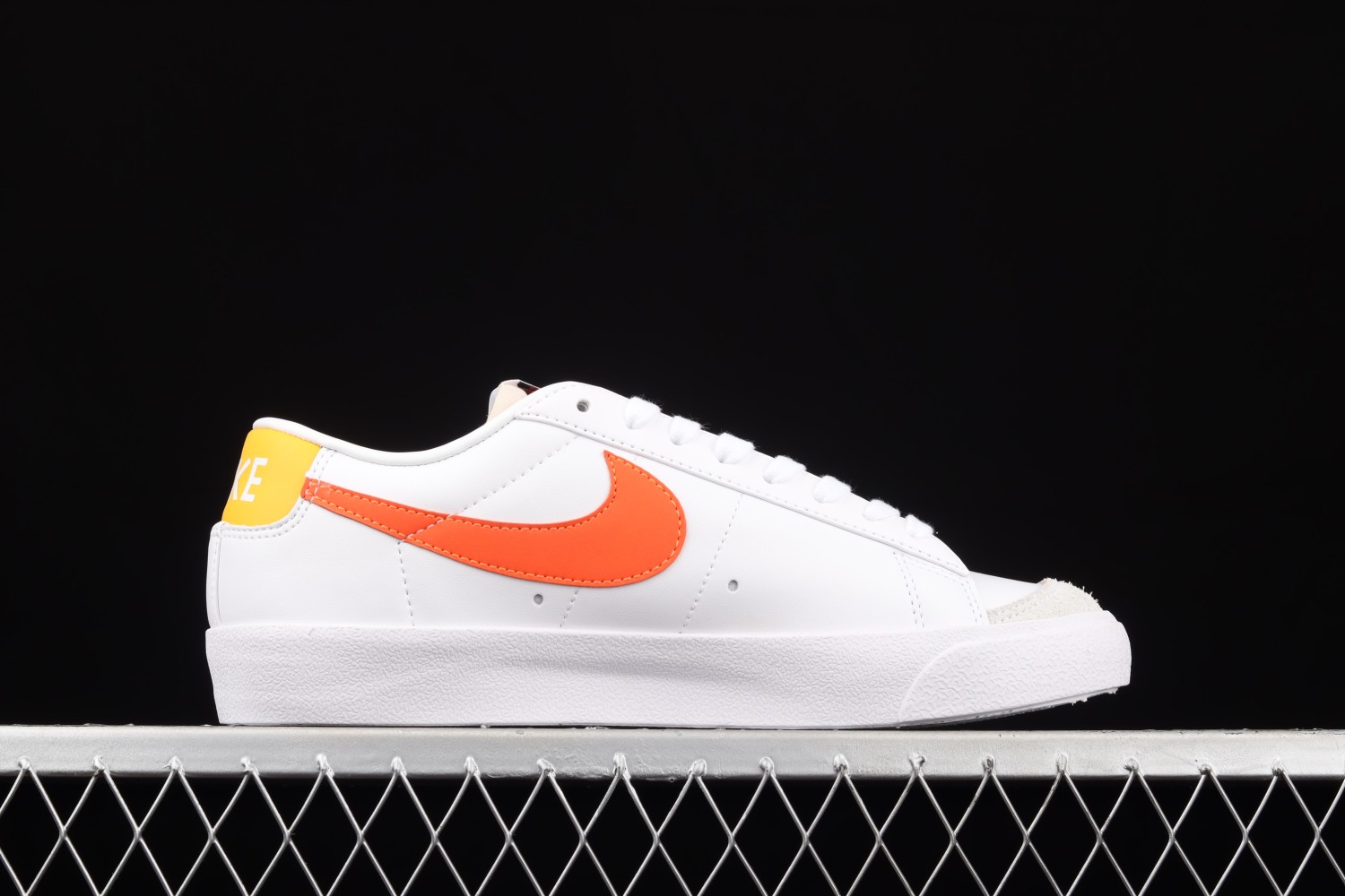 Nike Wmns Blazer Low ´77 DC4769-105