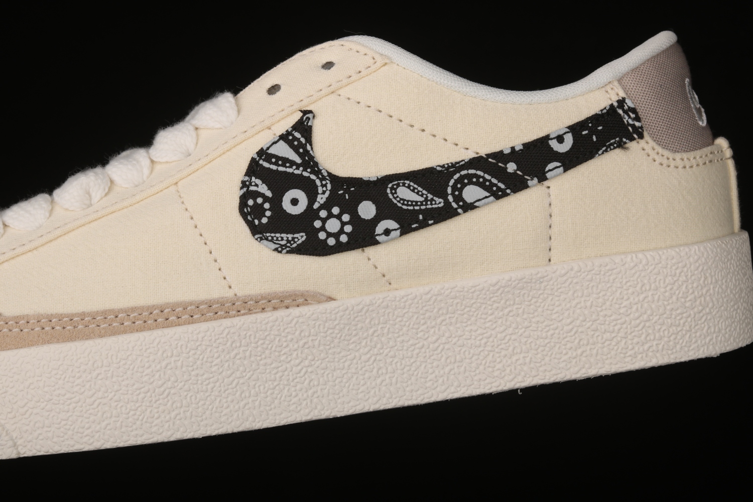 Nike Blazer Low Paisley Swoosh DJ4665-100