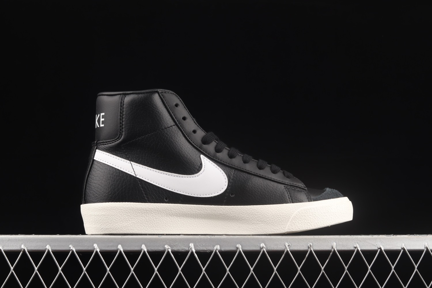 Nike Blazer Mid 77 Vintage Black Sail BQ6806-002