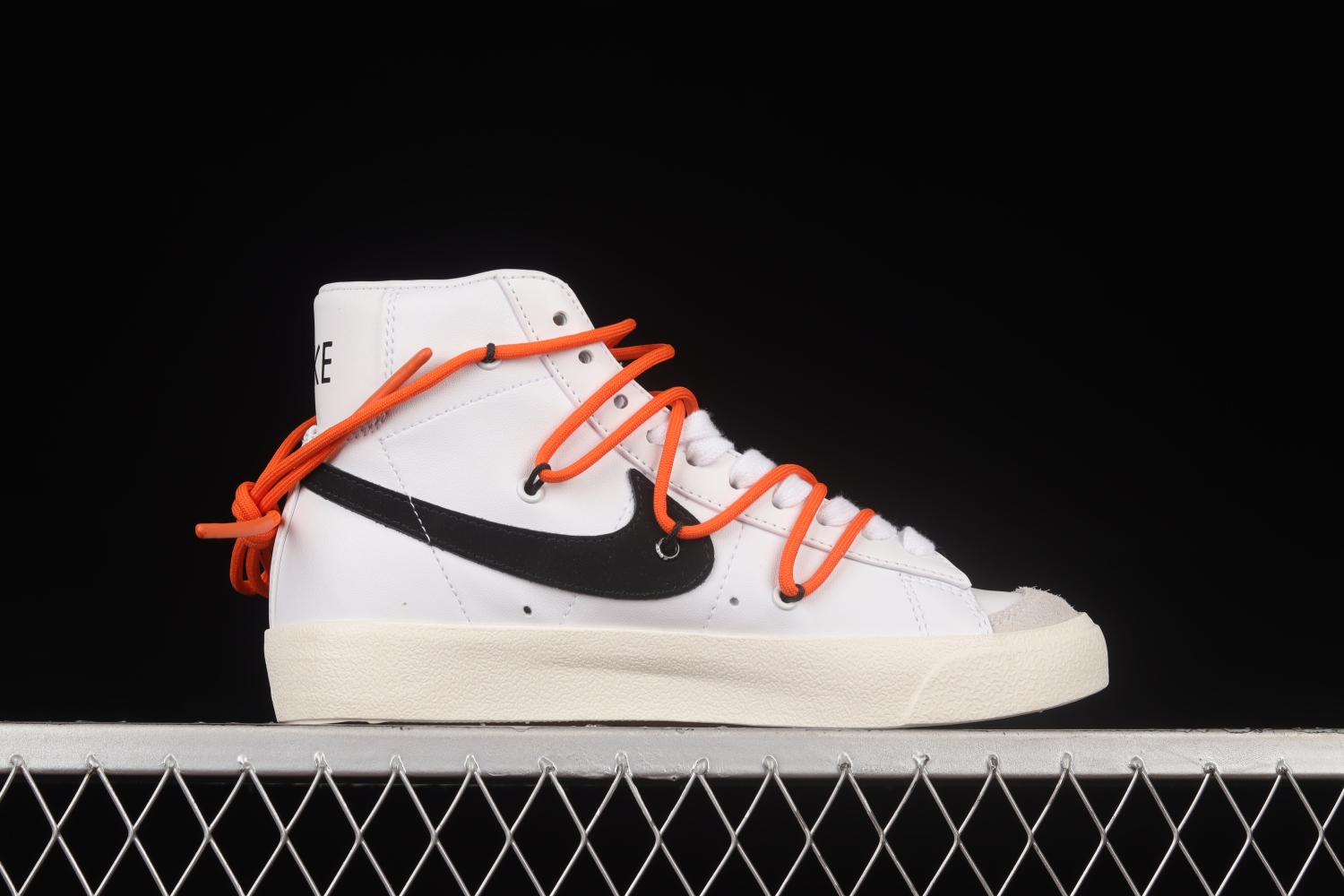 Nike Blazer Mid 77 Vintage White Black BQ6806-100