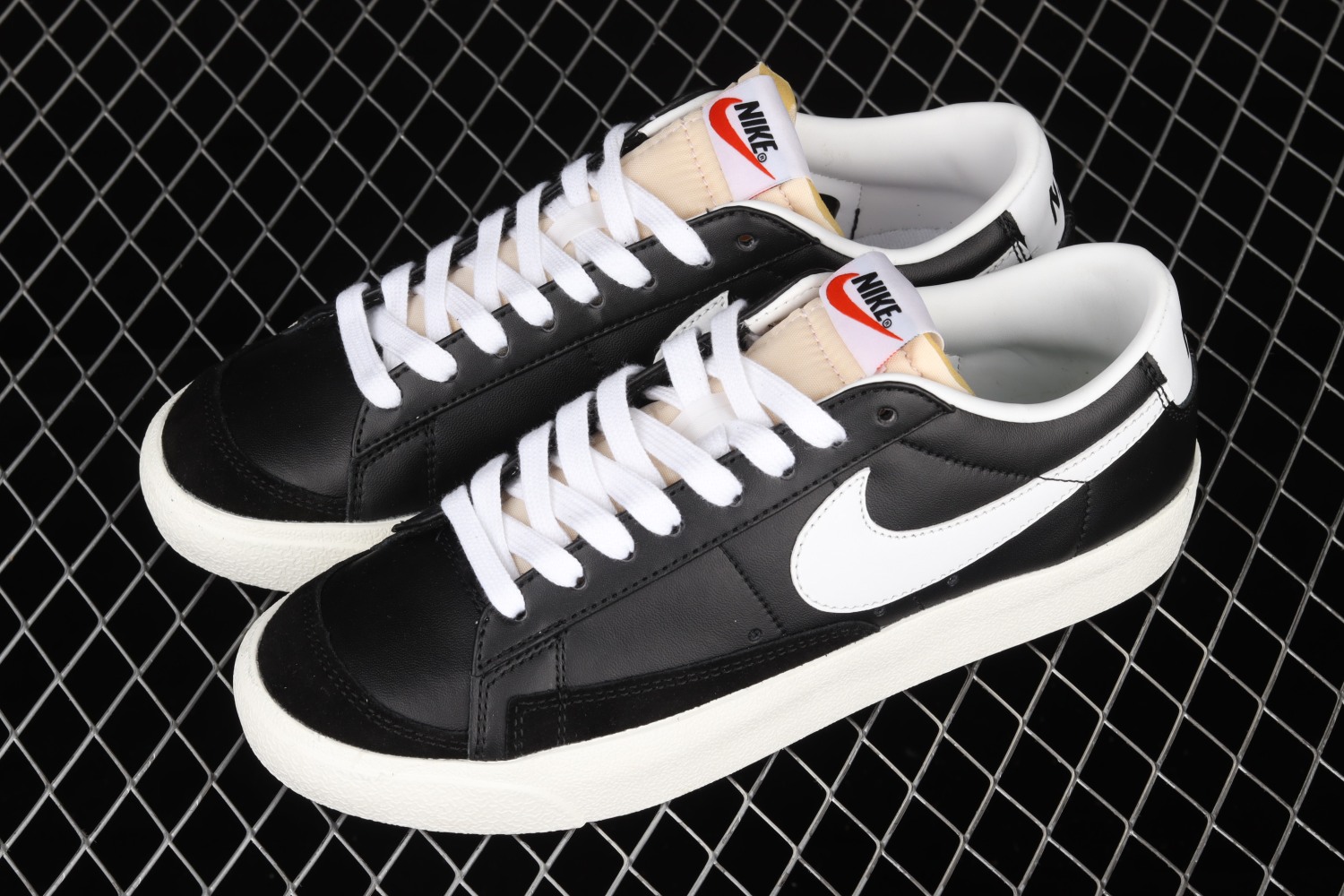 Nike Blazer Low Premium Vintage Suede Black White  538402-004