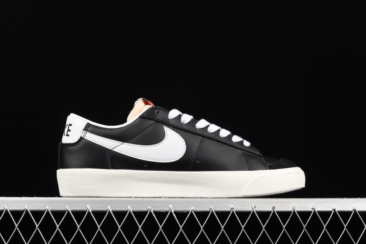 Nike Blazer Low Premium Vintage Suede Black White  538402-004