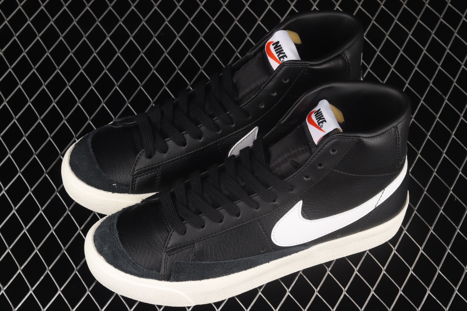Nike Blazer Mid 77 Vintage Black Sail BQ6806-002