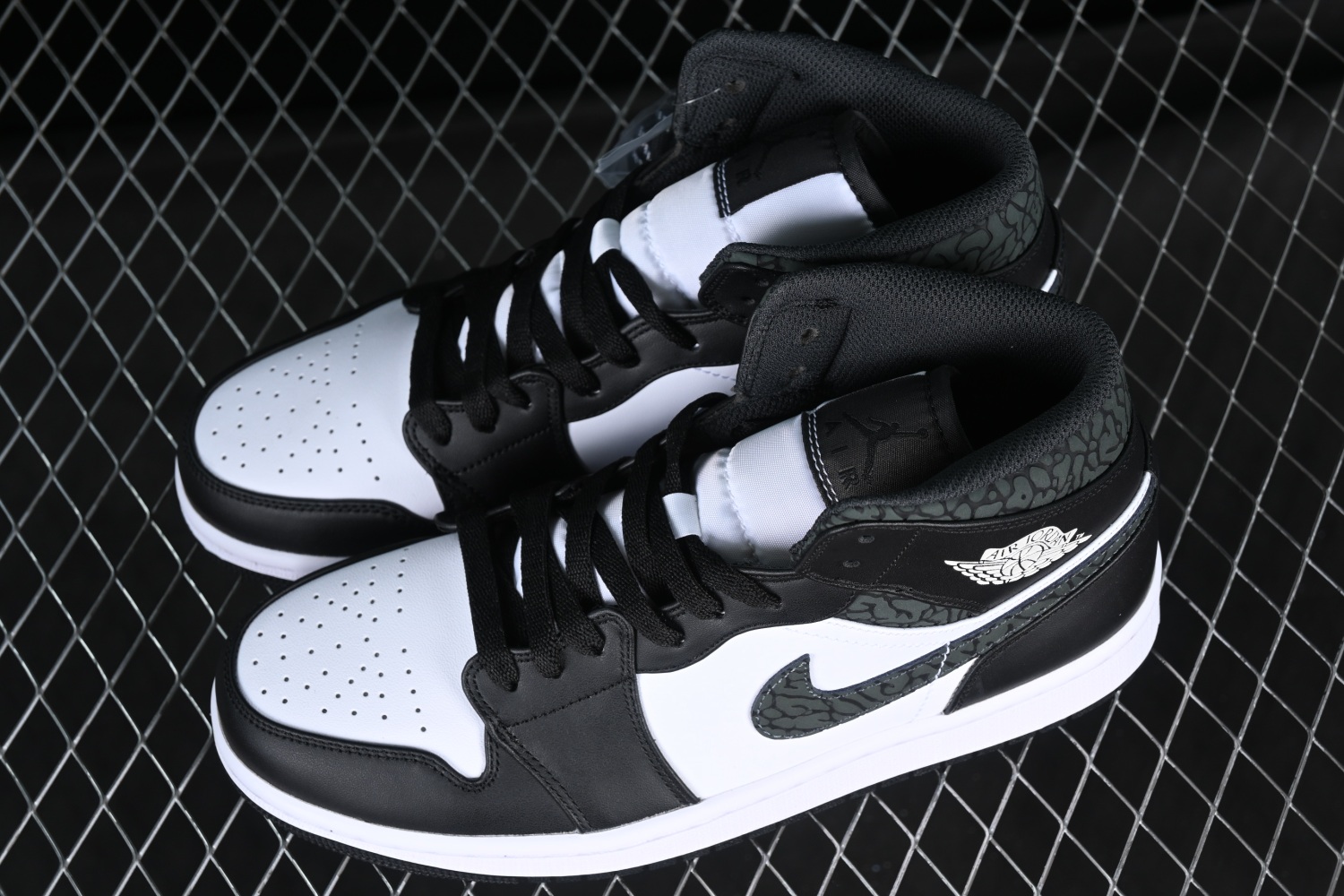 Jordan 1 Mid SE Panda Elephant  FB9911-001
