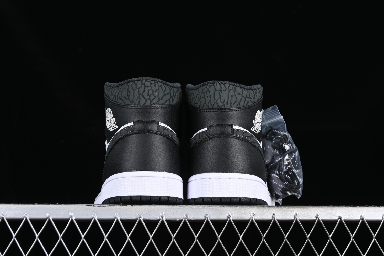 Jordan 1 Mid SE Panda Elephant  FB9911-001
